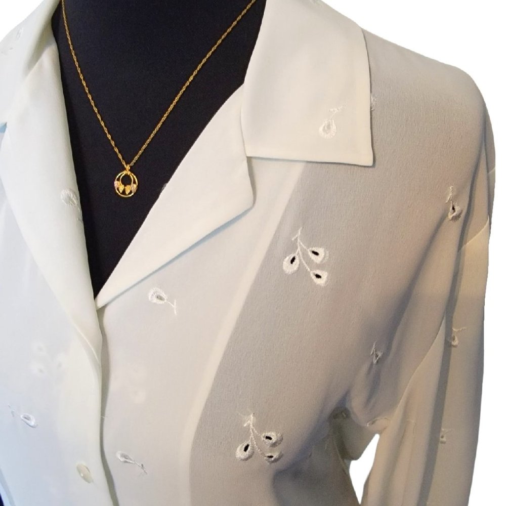 Liz Claiborne Cream Floral Embroidered Long Sleeve Blouse – Size 10